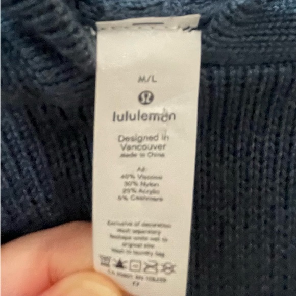 Lululemon Opened Up Poncho Iron Blue/True Navy - Size M/L - Excellent Condition - Picture 9 of 9